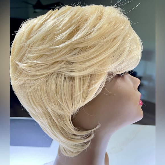 HAIR, full Wig, Pixie cut with bangs, blonde - Picture 3 of 7